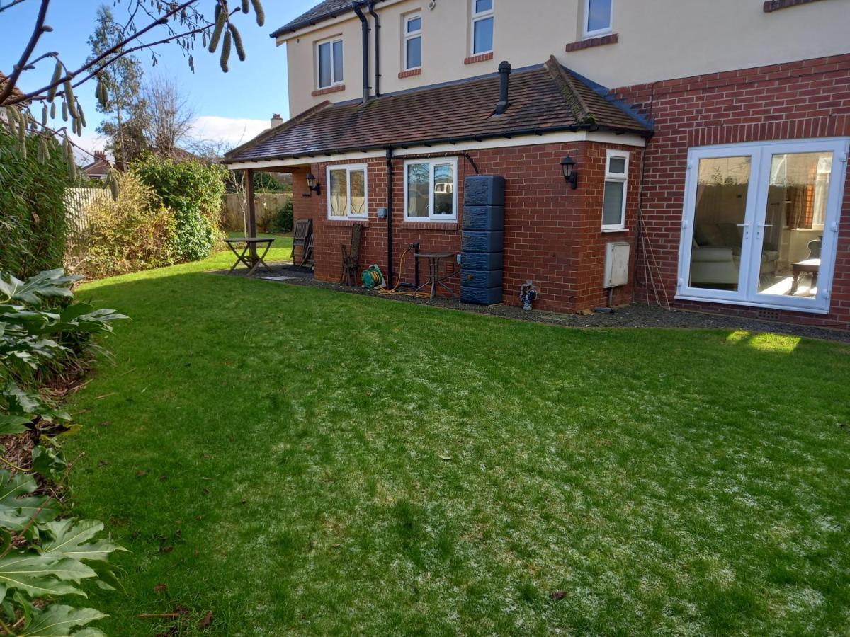 Grange Croft Villa Ben Rhydding Exterior photo